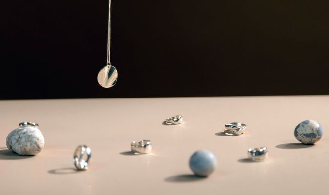 Kam piestāv sudrabs: krāsu tipi, ādas toņi, stils